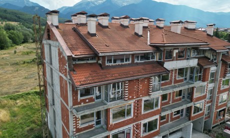 New complex with mountain views in Bansko